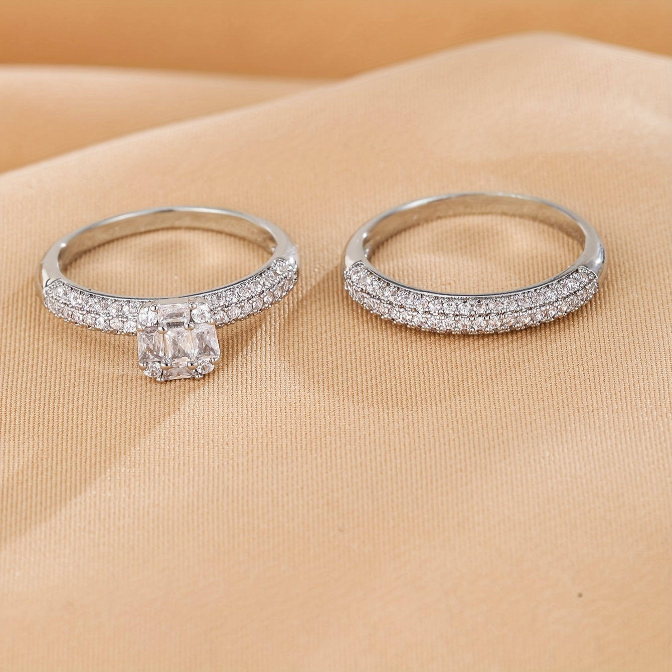 Stable-ringe med funklende zirkonia