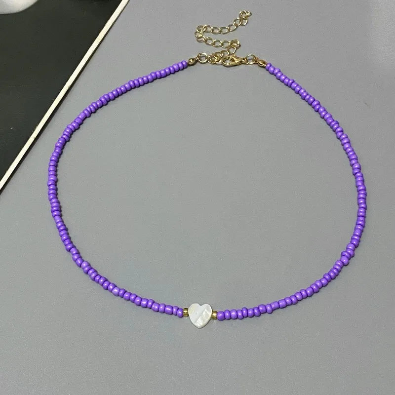 Perle-choker med hjerte-design