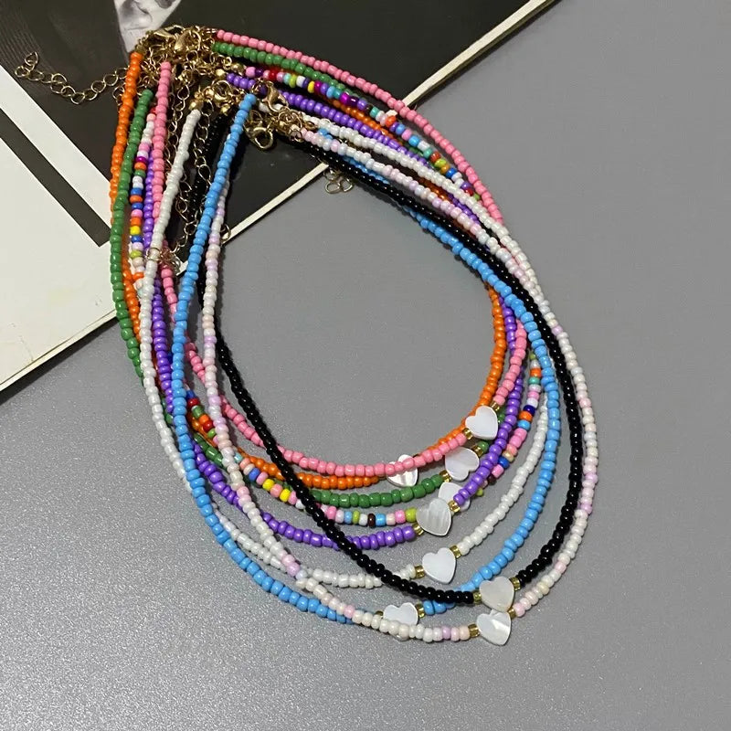 Perle-choker med hjerte-design