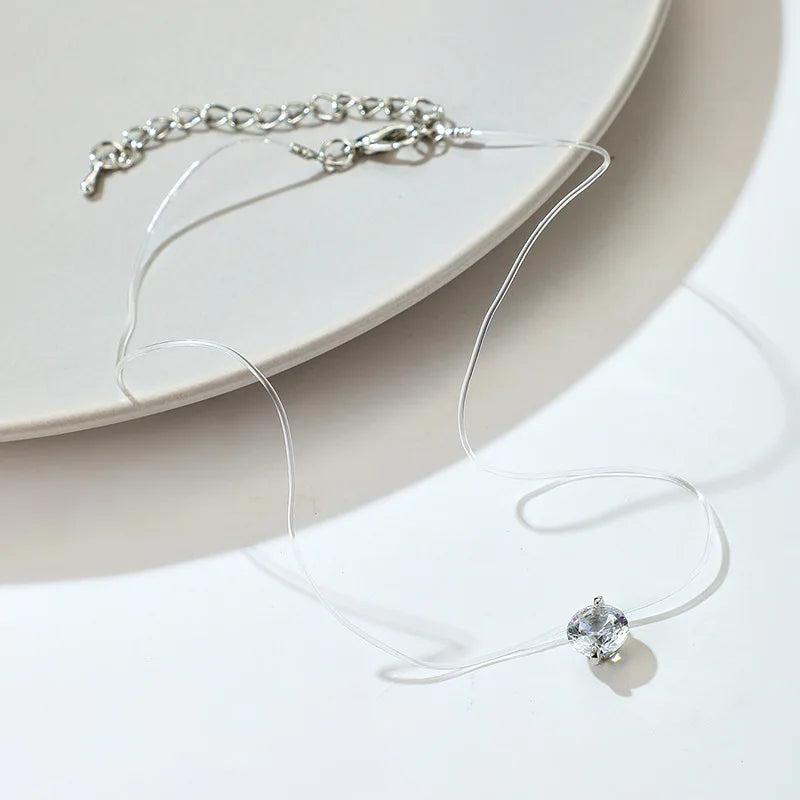 Choker med rund rhinsten og gennemsigtig tråd