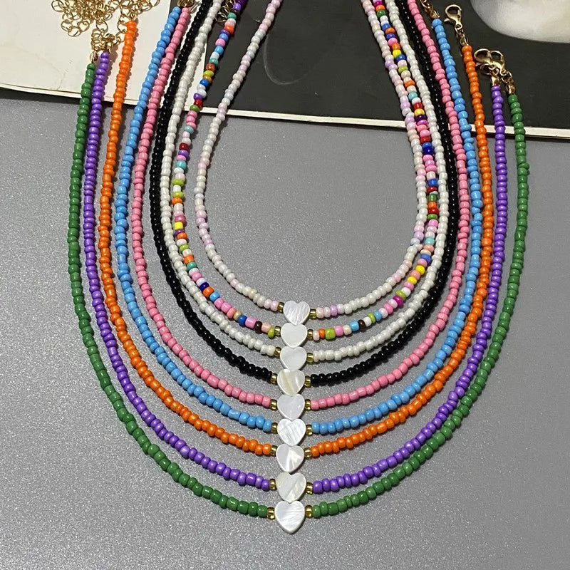 Perle-choker med hjerte-design