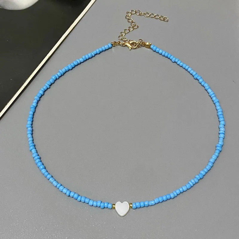 Perle-choker med hjerte-design