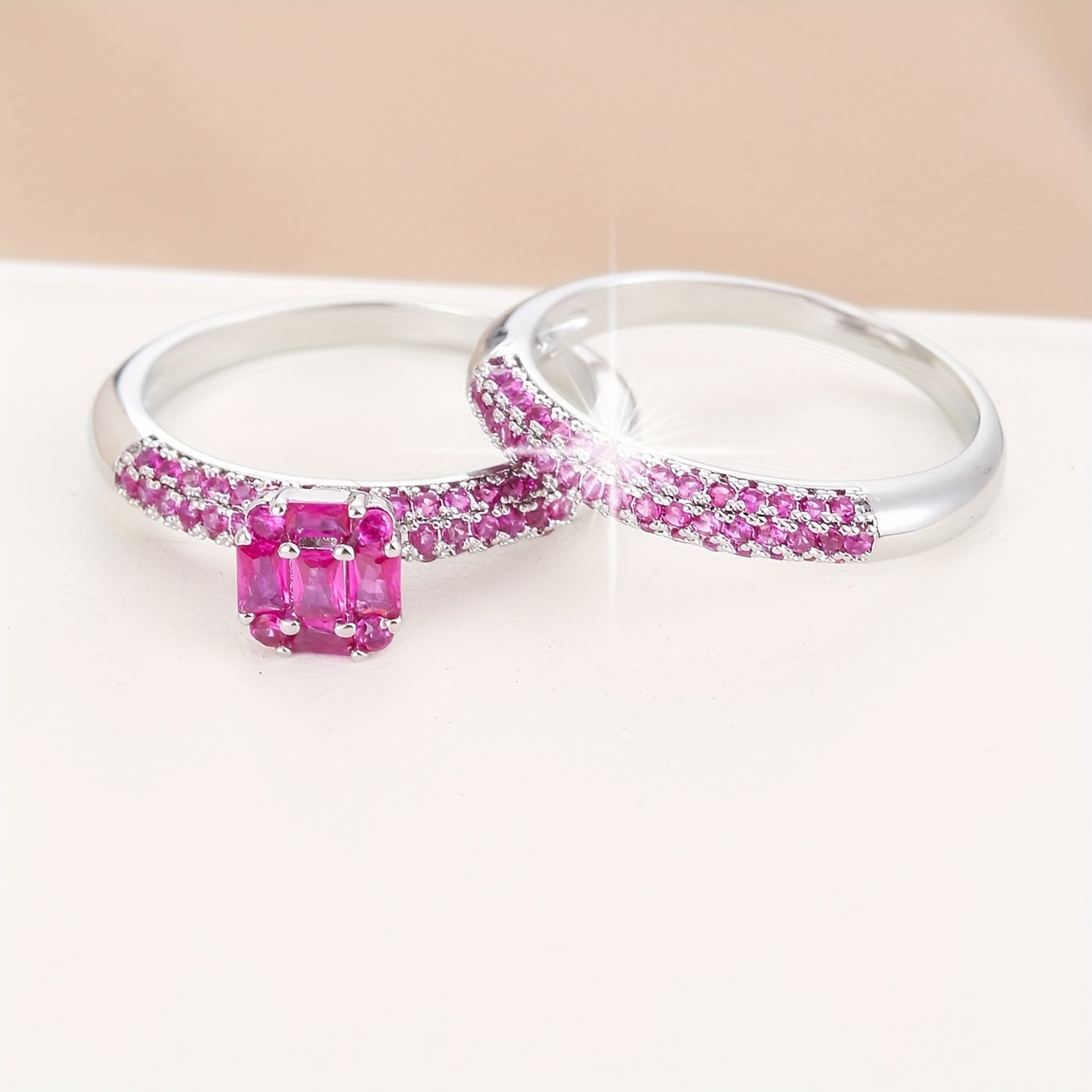 Stable-ringe med funklende zirkonia