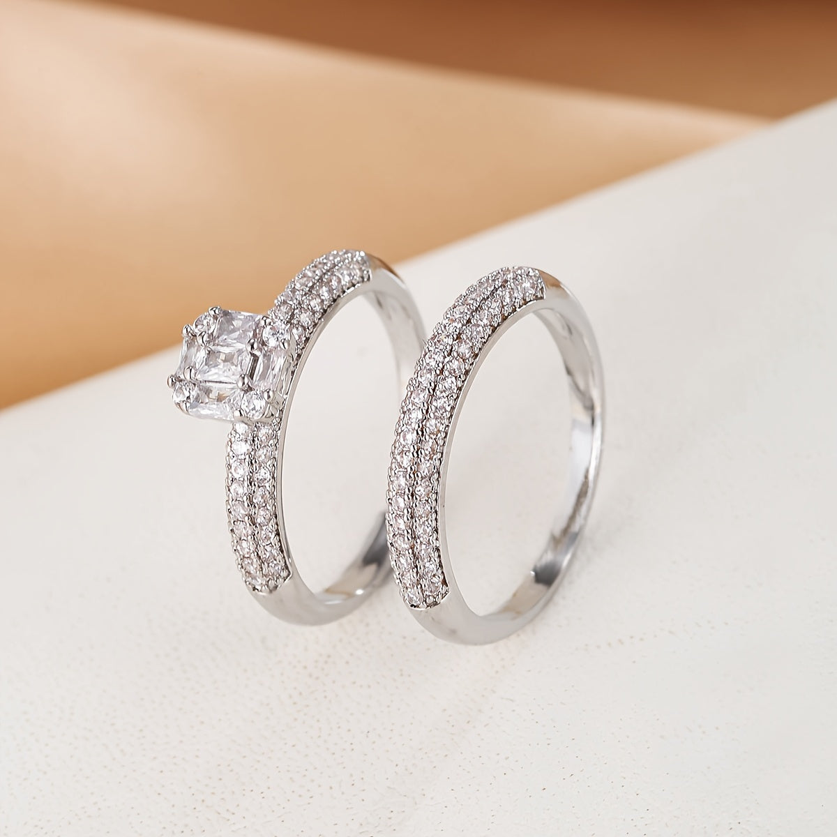 Stable-ringe med funklende zirkonia