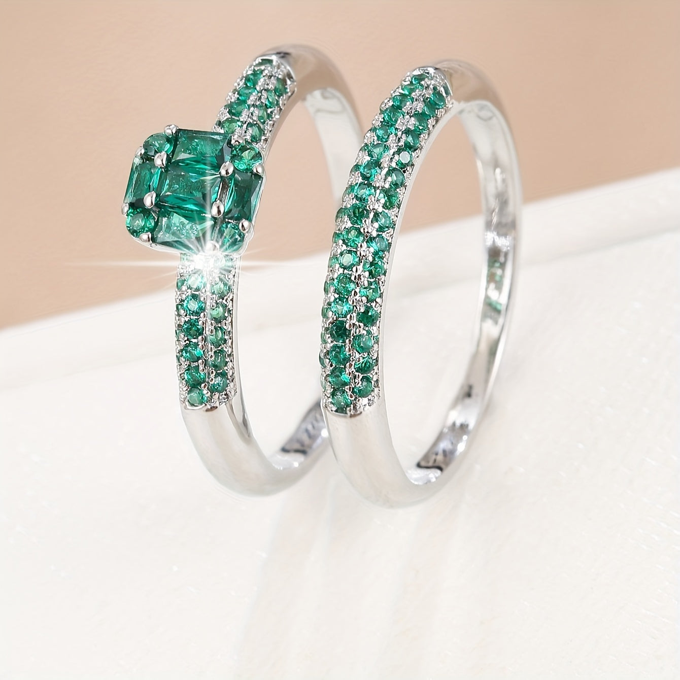 Stable-ringe med funklende zirkonia