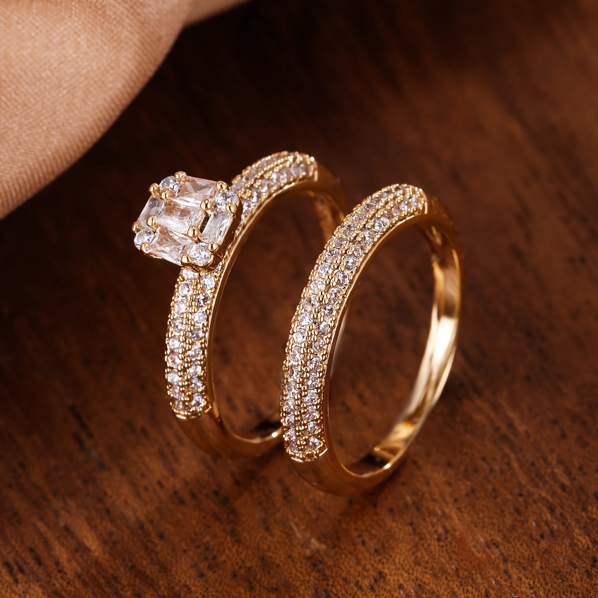 Stable-ringe med funklende zirkonia
